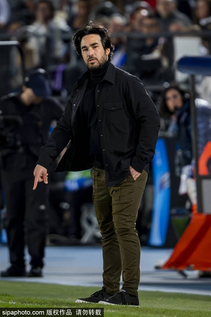 欧冠女足德比惨败！皇马女足主帅坦言：与巴萨存在真实差距，球队心理防线亟待加强